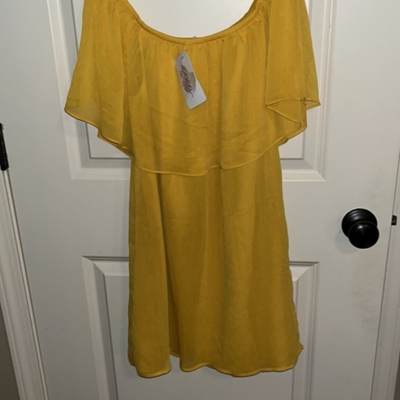 BB Dakota Off Shoulder Shift Dress Size Small - Picture 5 of 7